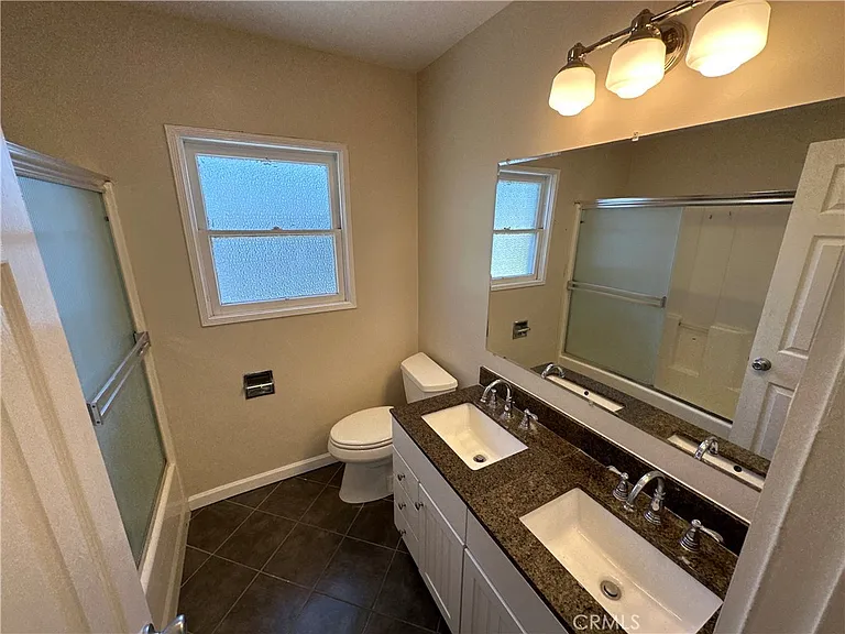 210 S Bush St — Photo 23