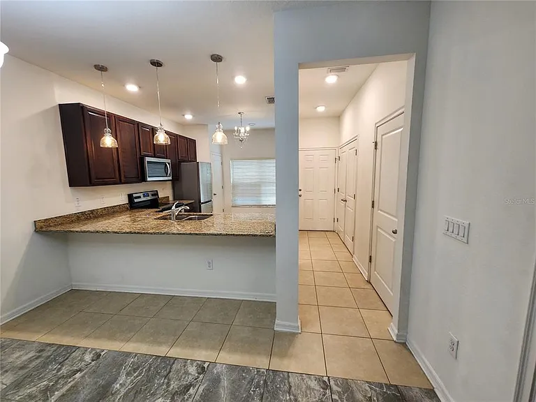 1112 Hillhurst Dr — Photo 10