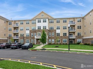 727 Lorhan Dr, Piscataway, NJ 08854