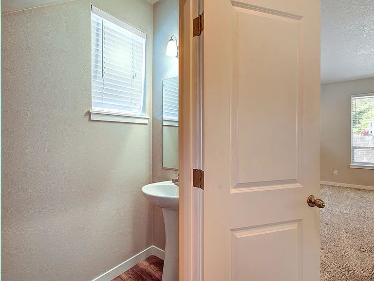 5615 NE 52nd Pl — Photo 11