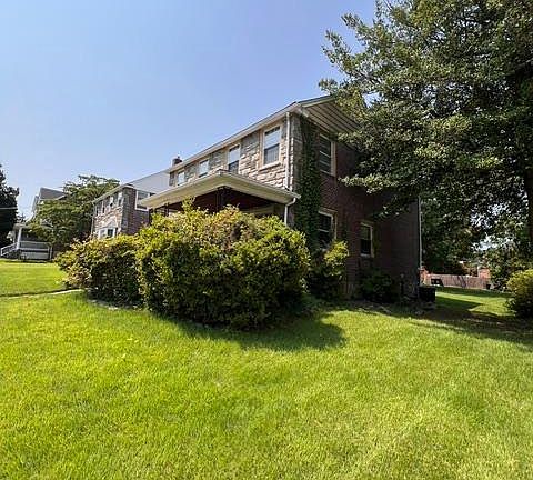 2nd image of 920 E 20th St