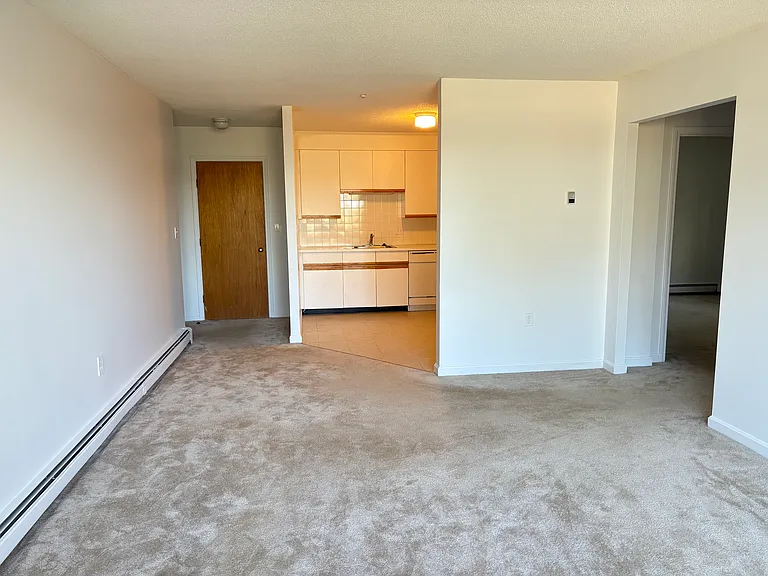 Lexington St Apartments — Photo 15