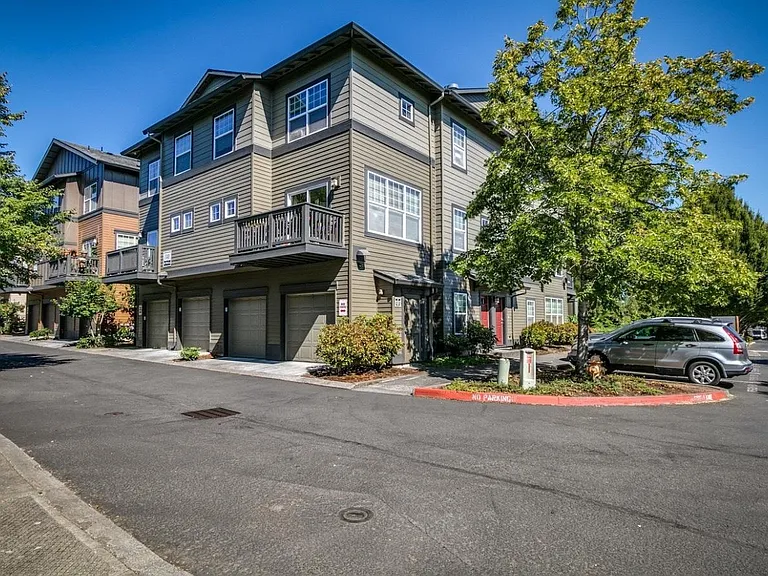 1100 SW 170th Ave #201 — Photo 16
