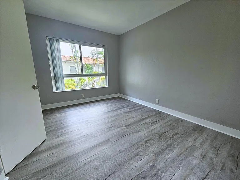 701 NE 16th Ave #26 — Photo 17