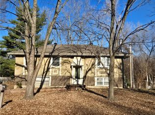 400 SE 21st St, Oak Grove, MO 64075