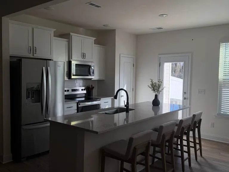 90 Clementine St — Photo 5