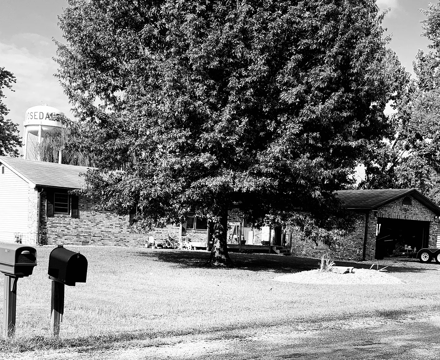 2898 W Rose Hill Ln photo 1