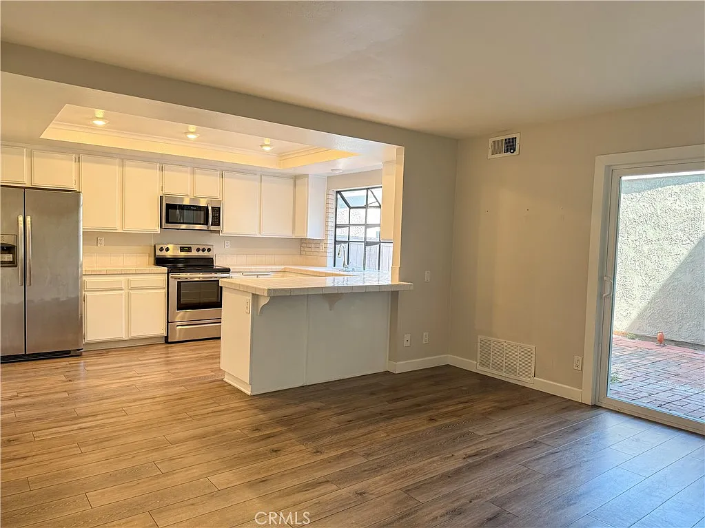 2 bed, 2.5 bath, 1398 sqft, $3,450 — Photo 4