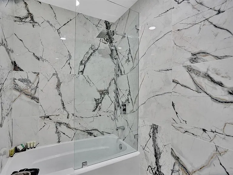 1141 N Northlake Dr — Photo 36