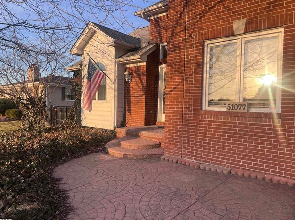 51077 Blue Spruce Dr, Macomb, MI 48042