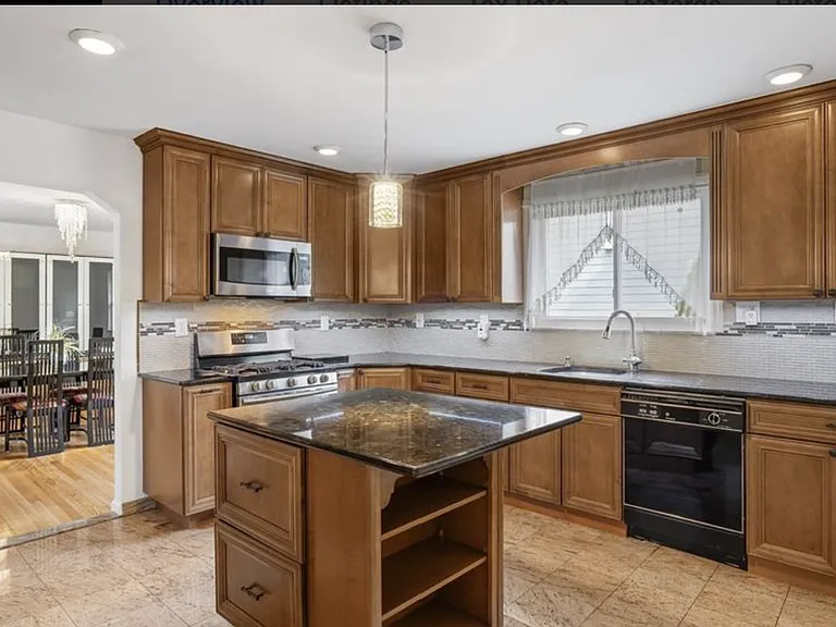 249 Virginia Ave — Photo 4