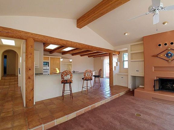 Wood & Gas Log Fireplace