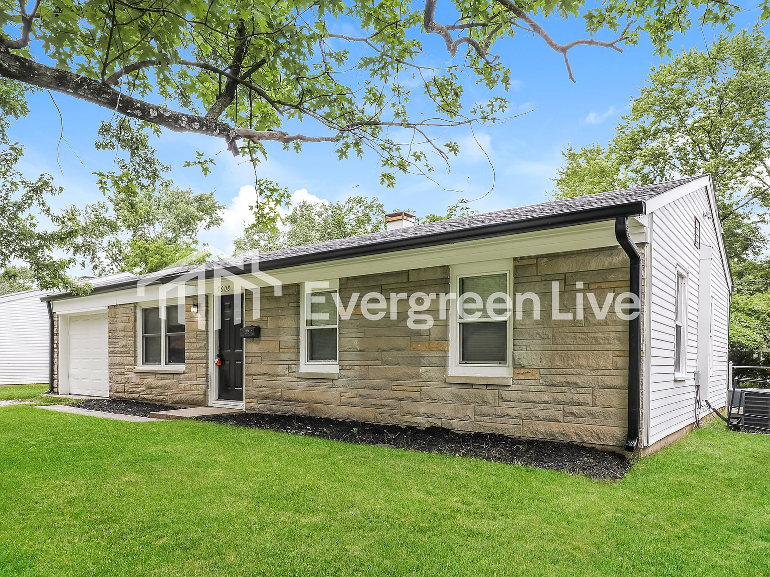 3 bed, 1.5 bath, 1344 sqft, $1,295 — Photo 2