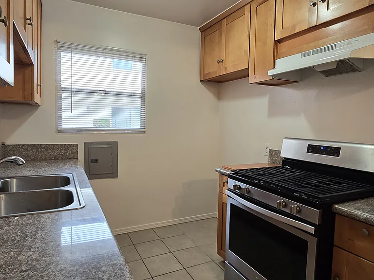 925 N Garfield Ave #4 — Photo 5
