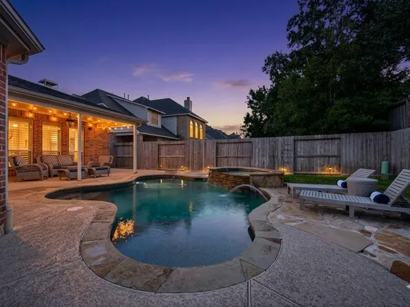 15922 Clipper Pointe Dr, Cypress, TX 77429