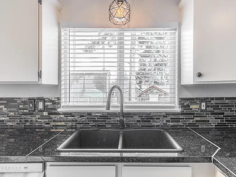 1144 SE 85th Ave — Photo 28