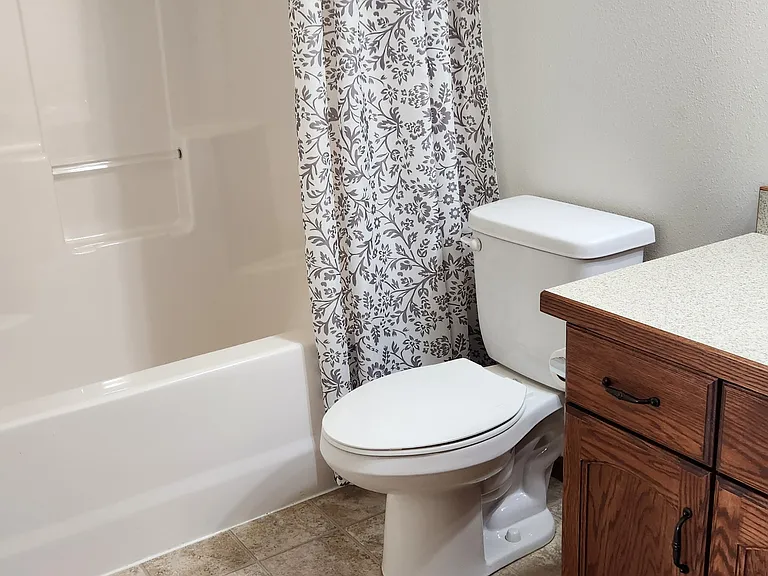 Upstairs full bathroom