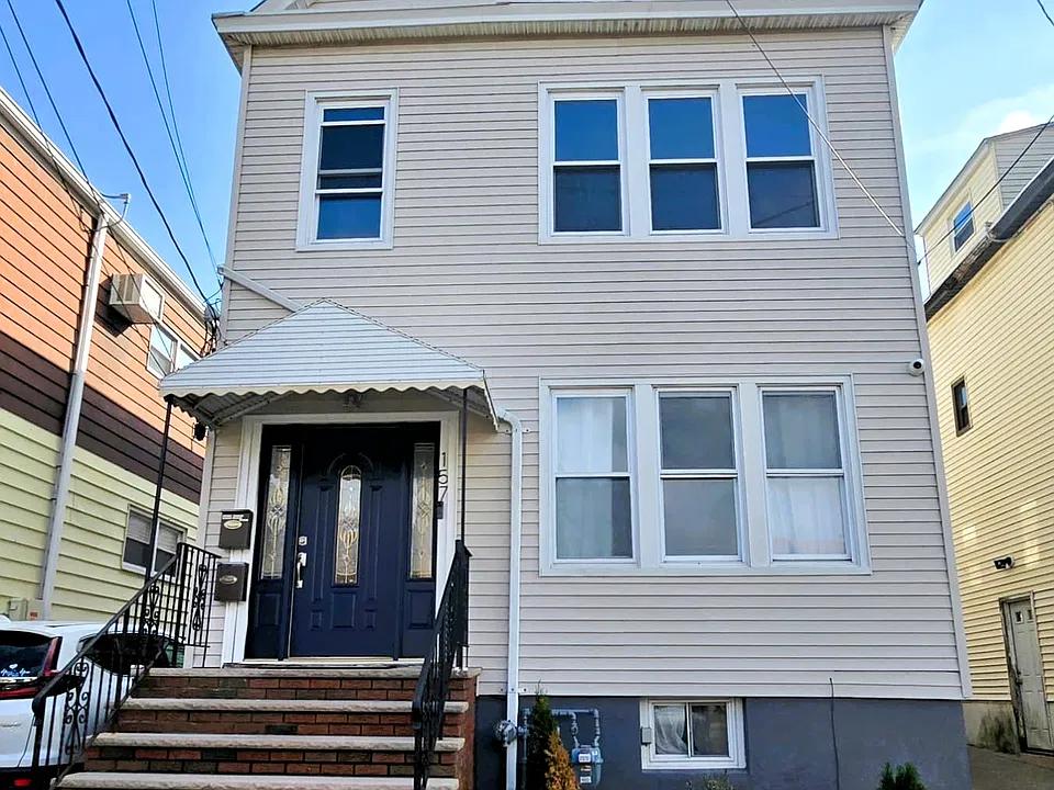 157 Van Riper Ave #2