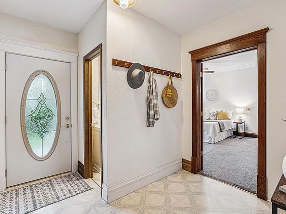 5th image of 3220 50th Ave