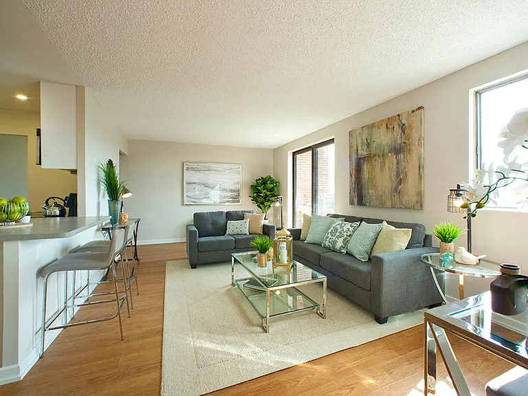 82 Millside Dr — Photo 3