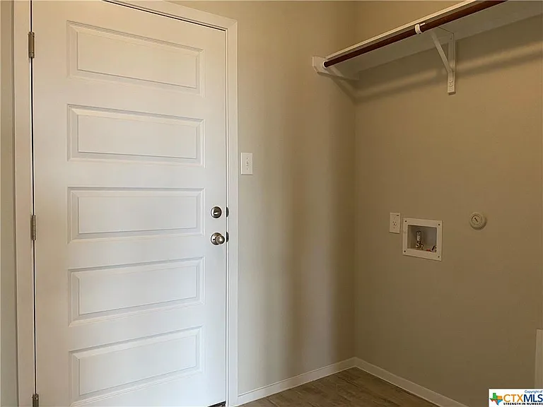 132 Lyndon Dr — Photo 43