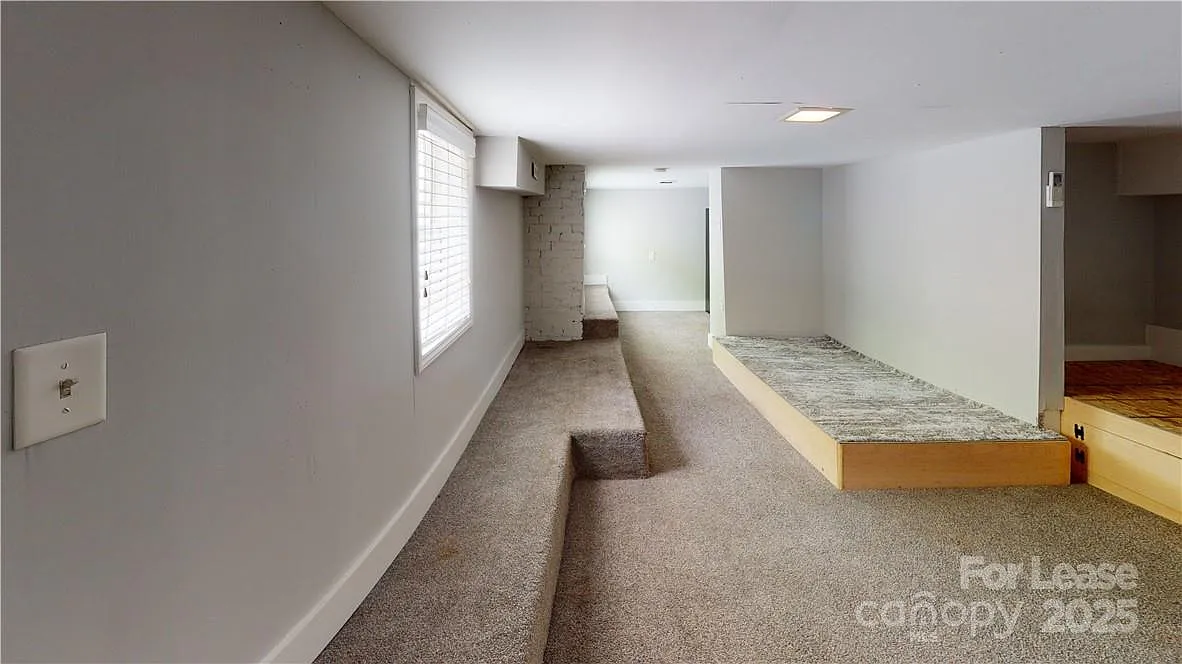 Studio, 1.0 bath, 275 sqft, $950 — Photo 3