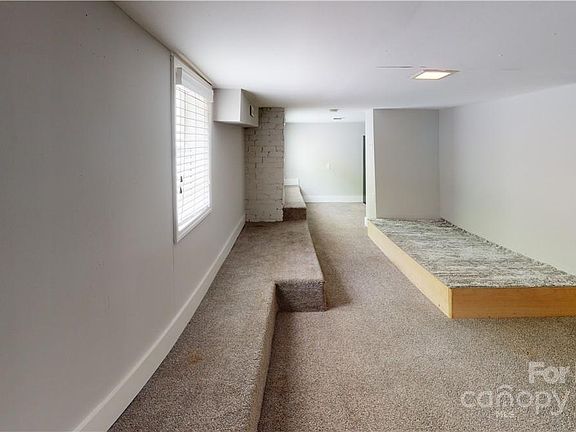 3rd image of 428 Hawthorne Ln #9