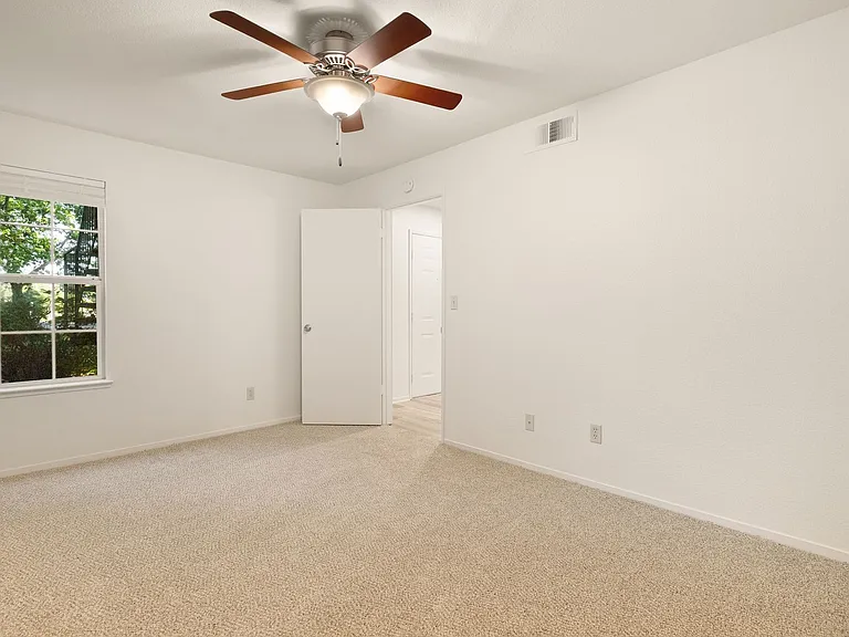 1661 Forest Avenue Apartments — Photo 44