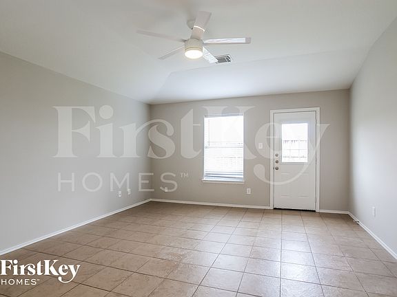 4th image of 8110 Berkely Ct