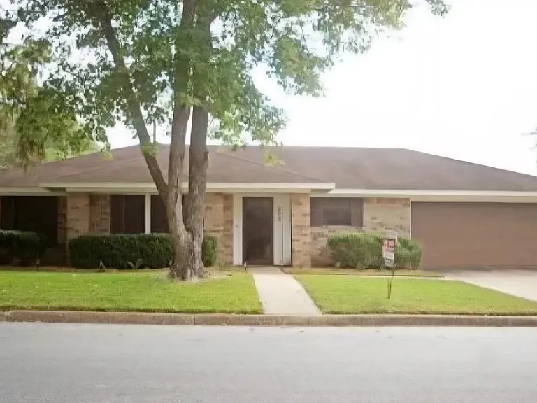 202 Quail Ridge Dr — Photo 1