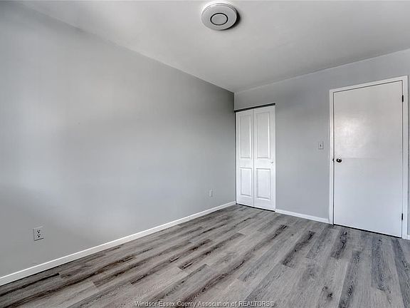 3rd image of 2136 Wyandotte St W #22