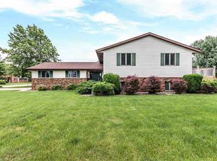 1343 N Cummings Ln, Washington, IL