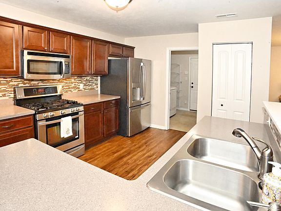 4th image of 11712 Carolina St