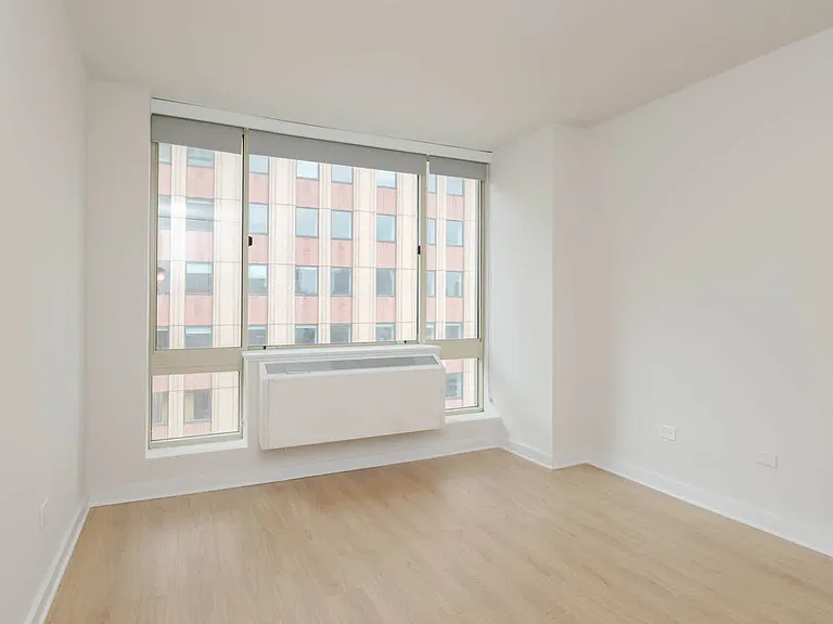 305 W 50th St #2M — Photo 25