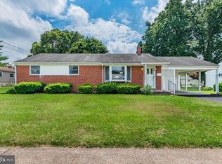 5 Cedarhurst Ln, Camp Hill, PA 17011