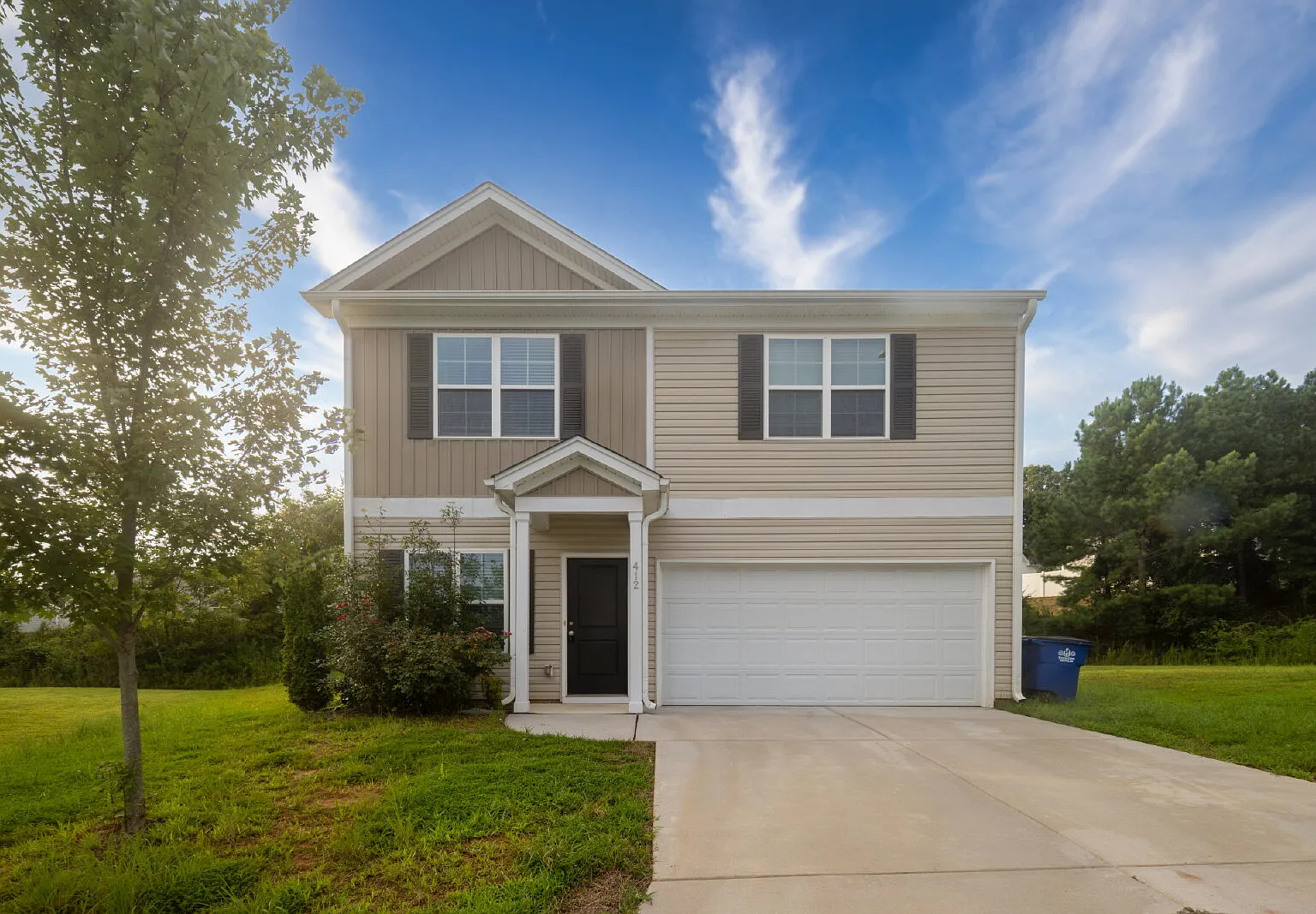 4 bed, 2.5 bath, 1900 sqft, $1,890 — Photo 3