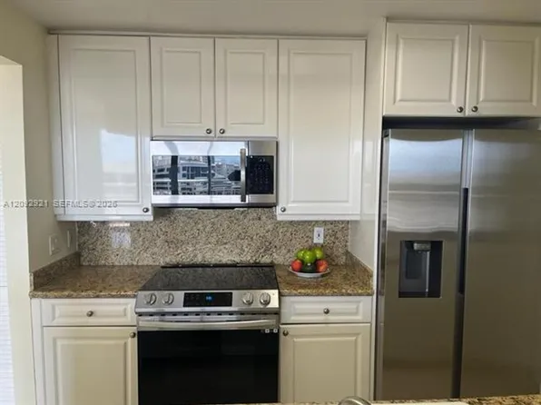 848 Brickell Key Dr, Miami, FL