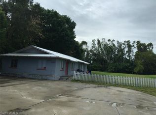 1060 Laurel Dr, North Fort Myers, FL 33917