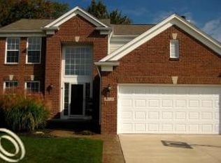 49526 Crusader Dr, Macomb, MI 48044