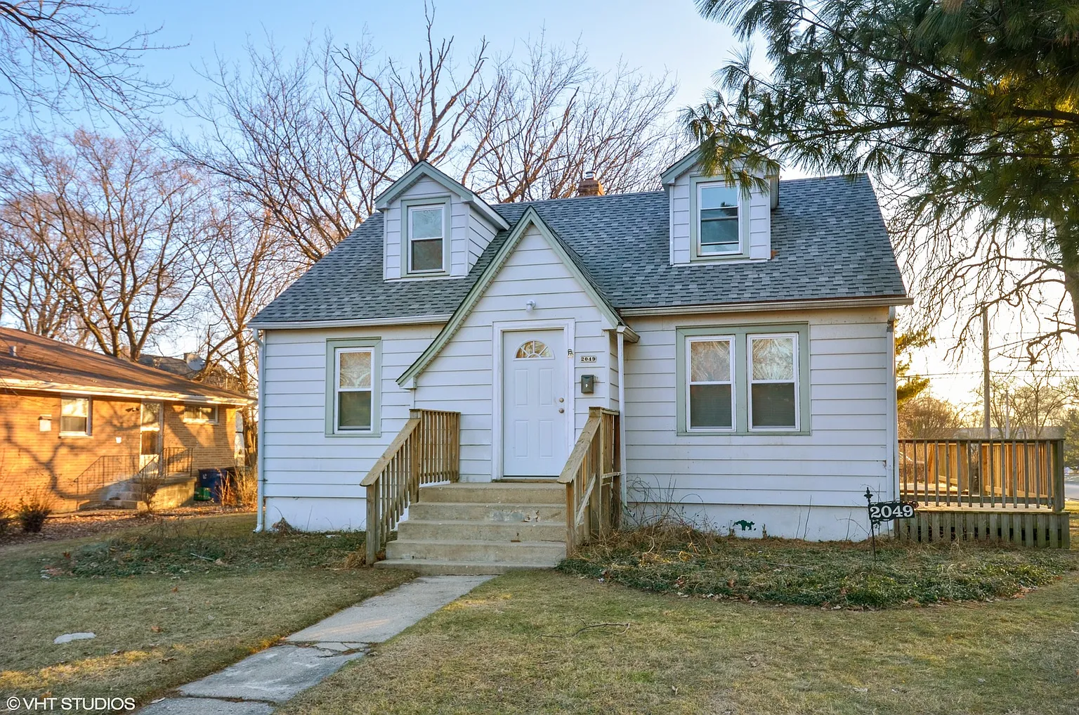 2049 Hervey Ave photo 1