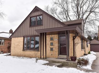 10218 W Feerick Pl, Wauwatosa, WI 53222
