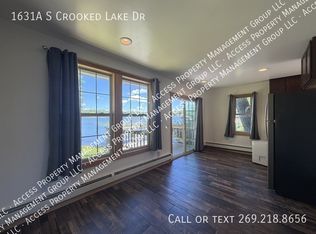 1631A Crooked Lake Dr S, Kalamazoo, MI 49009