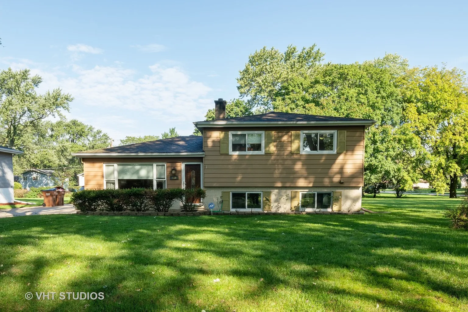 22W550 Arbor Ln photo 1