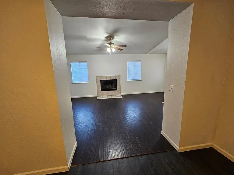 1048 Jean Ave — Photo 1