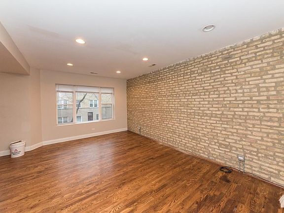 2nd image of 6506 N Claremont Ave