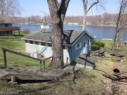 1st image of 1095 Lake Dr