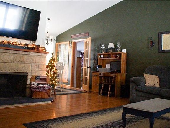 3rd image of 242 Moreland Dr