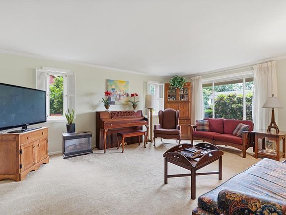 5th image of 132 Penhurst Dr