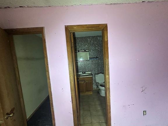 4th image of 105 Lodge St