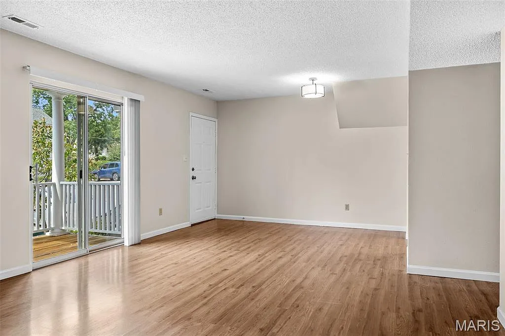 2 bed, 1.0 bath, 956 sqft, $1,600 — Photo 4